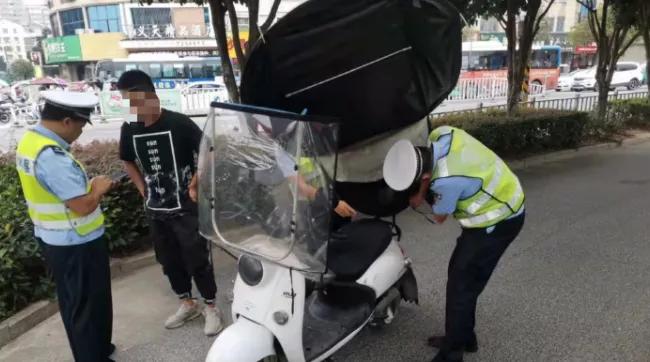 政府整治电动车行动，小温馨中的大进展