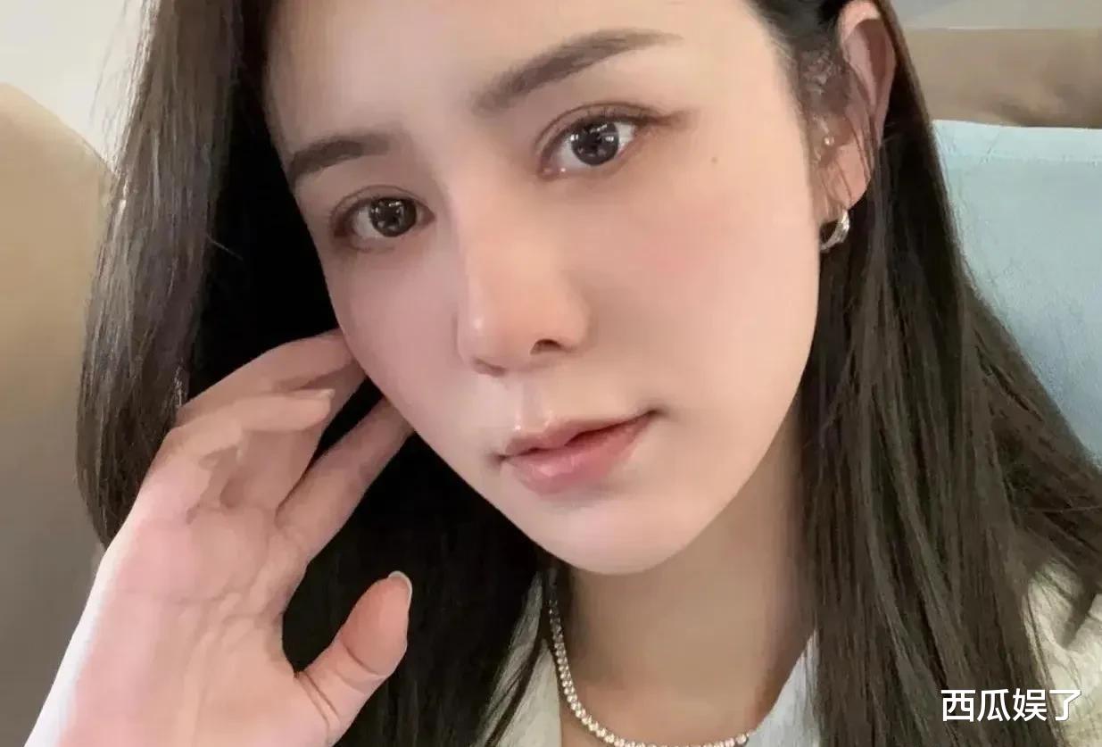 京剧演员张馨月与小巷戏曲风味小店的传奇故事