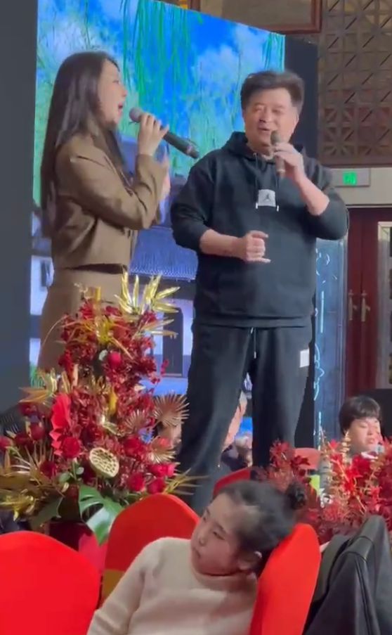 毕福剑最新演出，星光再现，魅力不减当年